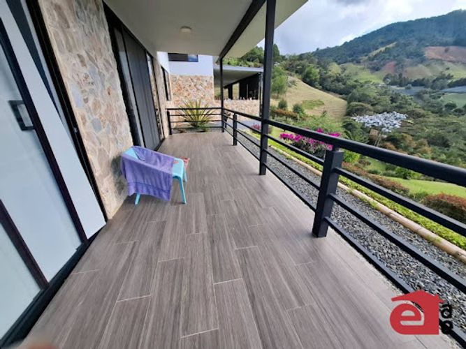 Casa de 5 alcobas en venta en Lomitas, La Ceja · foto 12 de 23