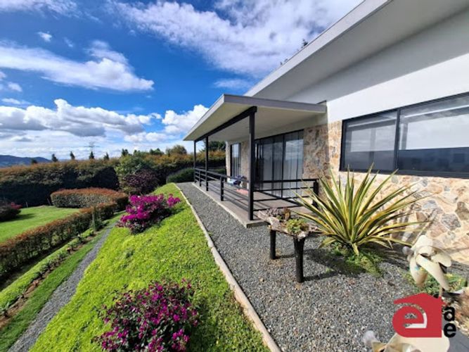 Casa de 5 alcobas en venta en Lomitas, La Ceja · foto 13 de 23