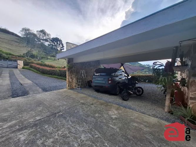 Casa de 5 alcobas en venta en Lomitas, La Ceja · foto 17 de 23