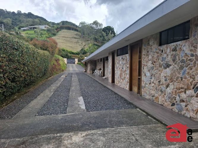 Casa de 5 alcobas en venta en Lomitas, La Ceja · foto 19 de 23