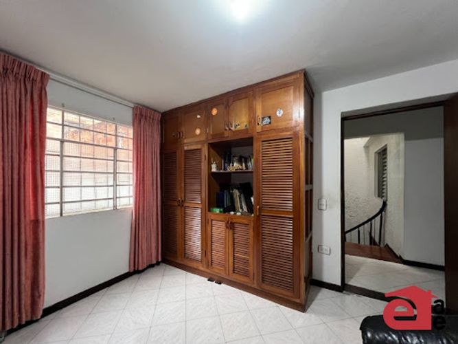 Casa de 6 alcobas en venta en Loma Del Escobero, Envigado, 255 m² · foto 4 de 16