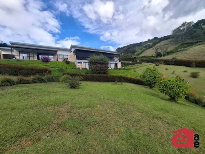 Casa de 5 alcobas en venta en Lomitas, La Ceja · foto 21 de 23
