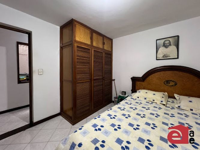 Casa de 6 alcobas en venta en Loma Del Escobero, Envigado, 255 m² · foto 7 de 16