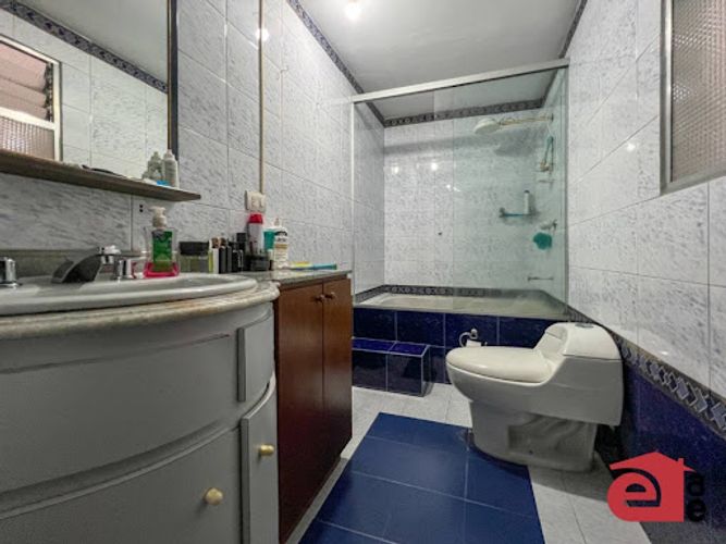 Casa de 6 alcobas en venta en Loma Del Escobero, Envigado, 255 m² · foto 8 de 16