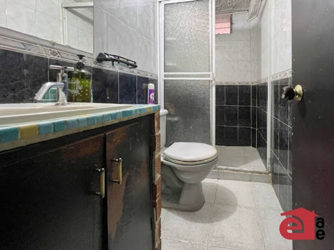 Casa de 6 alcobas en venta en Loma Del Escobero, Envigado, 255 m² · foto 10 de 16