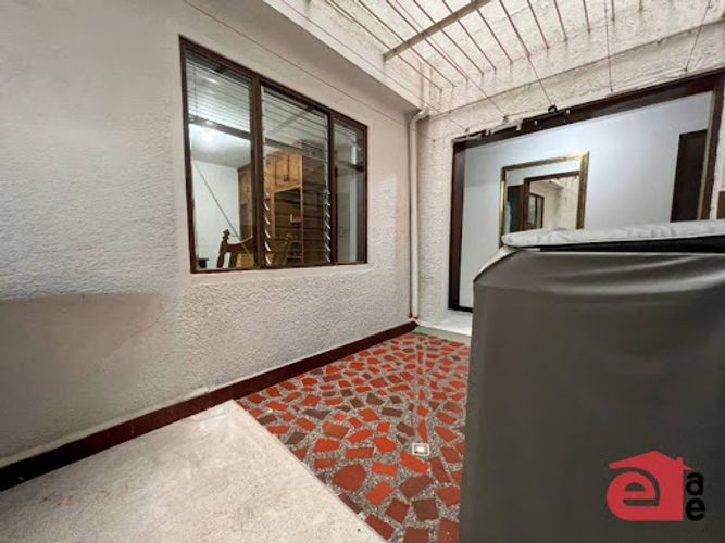 Casa de 6 alcobas en venta en Loma Del Escobero, Envigado, 255 m² · foto 11 de 16
