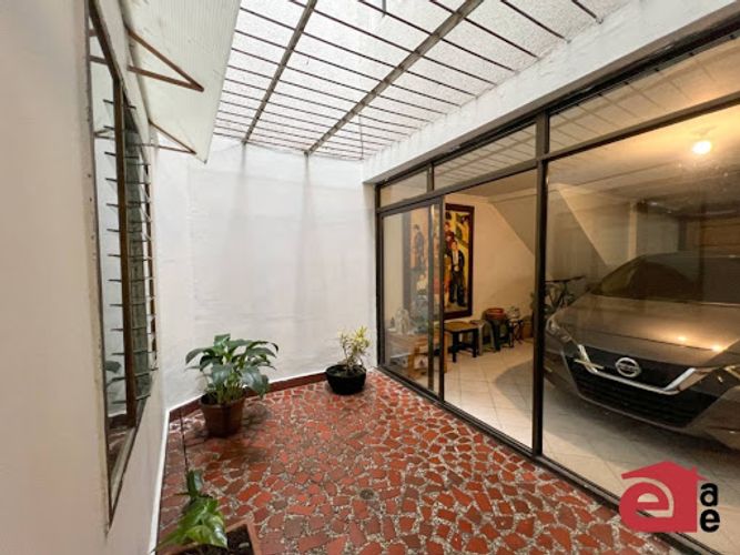 Casa de 6 alcobas en venta en Loma Del Escobero, Envigado, 255 m² · foto 14 de 16