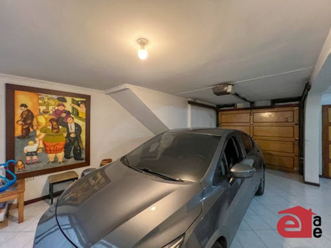 Casa de 6 alcobas en venta en Loma Del Escobero, Envigado, 255 m² · foto 15 de 16
