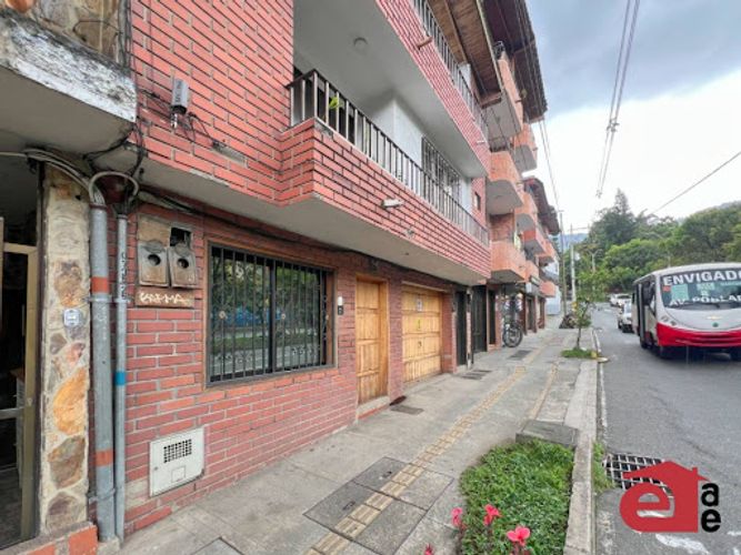 Casa de 6 alcobas en venta en Loma Del Escobero, Envigado, 255 m² · foto 16 de 16