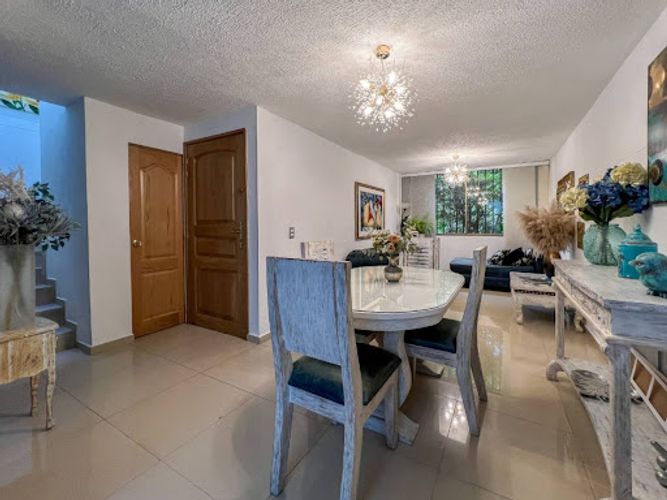 Casa de 3 alcobas en venta en El Trianon, Envigado, 102 m² · foto 2 de 14