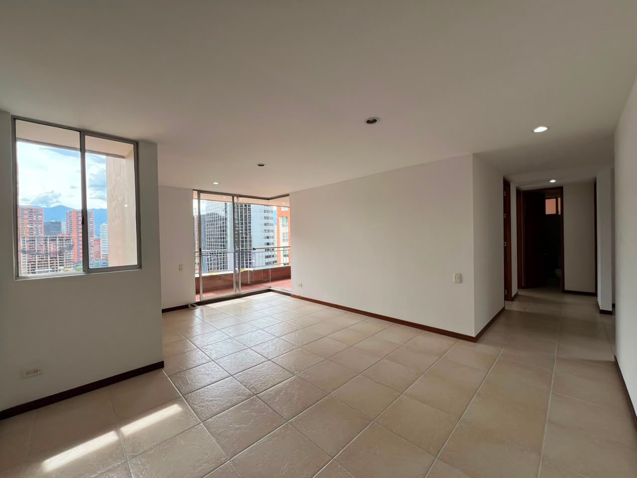 Apartamento de 3 habitaciones en venta en El Poblado, Medellín — imagen 1 de 17