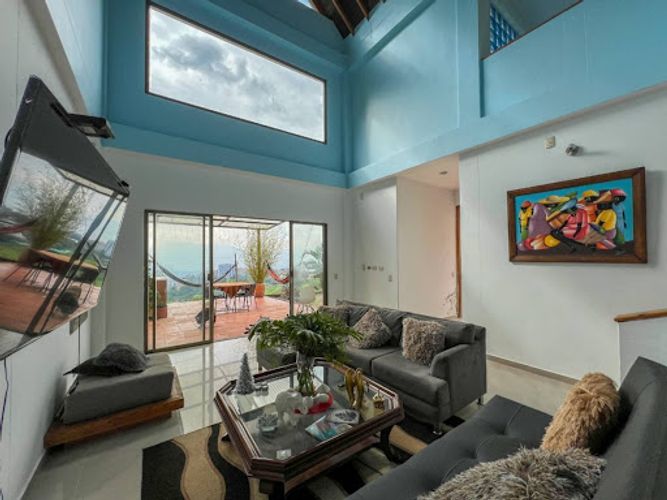 Casa de 3 alcobas en venta en El Chingui, Envigado · foto 3 de 24