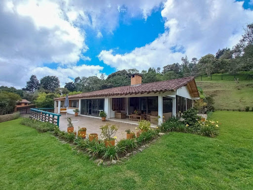2BR House in Vía Las Palmas (200 m²) for Sale