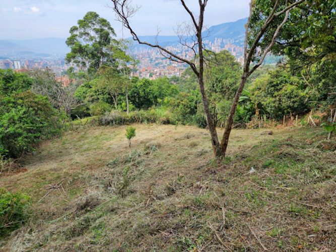 Lote en venta en San Rafael, Envigado, 1042 m² · foto 4 de 5