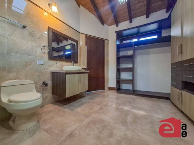 Casa de 3 alcobas en venta en Lomitas, La Ceja · foto 14 de 24