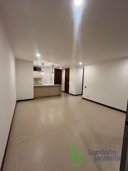 Apartamento en arriendo en El Poblado, Medellín · foto 3 de 18