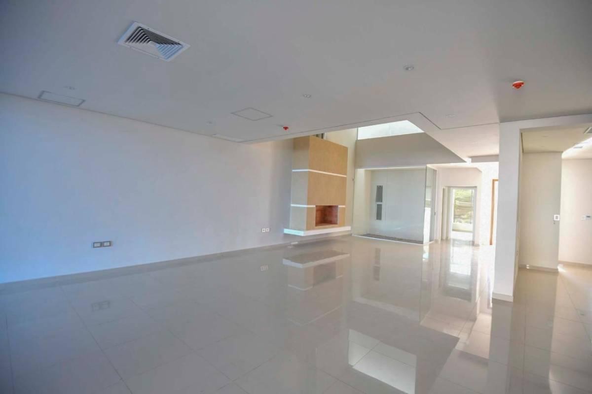 EN ALQUILER Casa de 4 dormitorios - Zona CIT/Colegio Trinity — foto 3