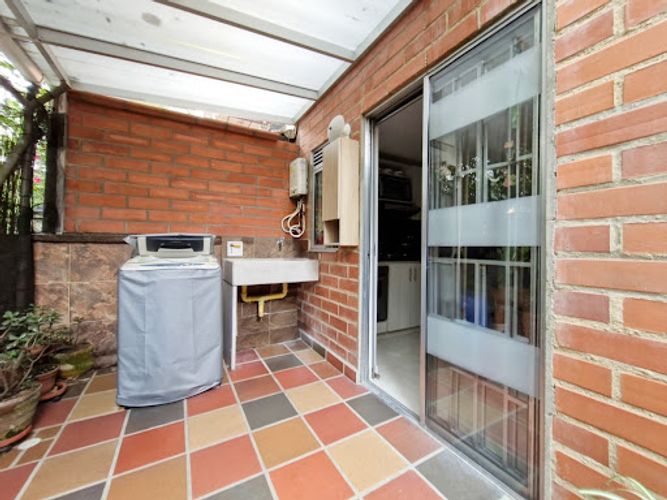 Casa de 3 alcobas en venta en Suramérica, Itagüí, 178 m² · foto 8 de 11