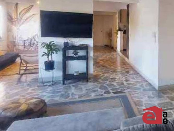 Apartamento de 4 alcobas en venta en Laureles, Medellín, 170 m² · foto 3 de 12