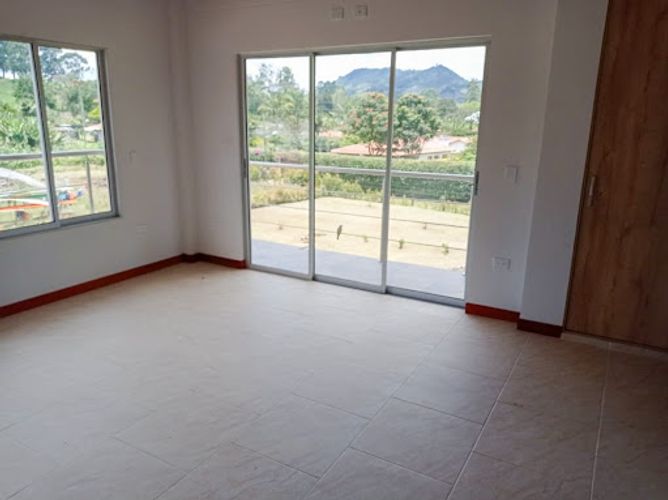 Casa de 4 alcobas en venta en El Carmen de Viboral, 410 m² · foto 4 de 15