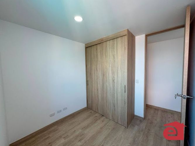 Casa de 2 alcobas en venta en Loma De San Jose, Sabaneta, 68 m² · foto 4 de 11