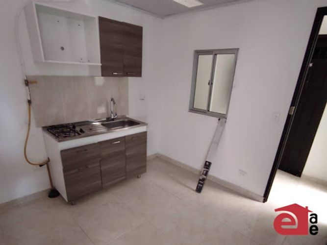 Casa de 7 alcobas en venta en Prado, Medellín, 230 m² · foto 3 de 16