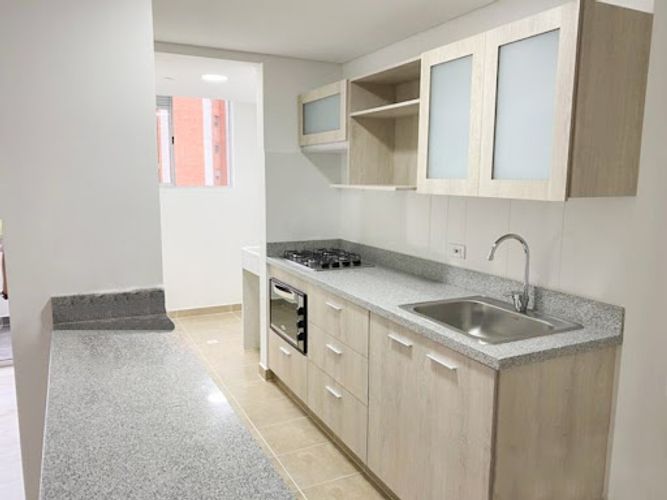 Apartamento de 3 alcobas en venta en Prados De Sabaneta, Sabaneta, 83 m² · foto 2 de 10