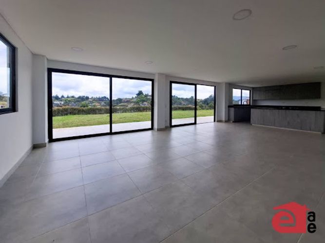 Casa de 4 alcobas en venta en El Carmen de Viboral, 2000 m² · foto 3 de 24