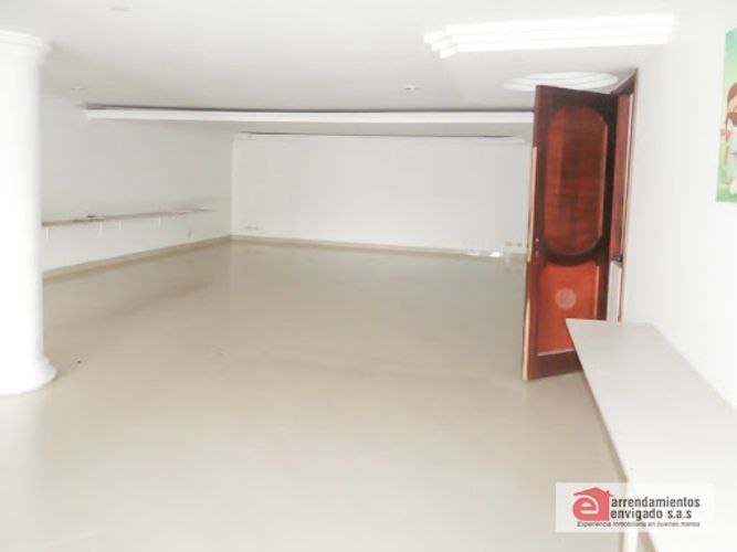Casa de 4 alcobas en venta en Los Alcazares, Sabaneta, 600 m² · foto 2 de 23
