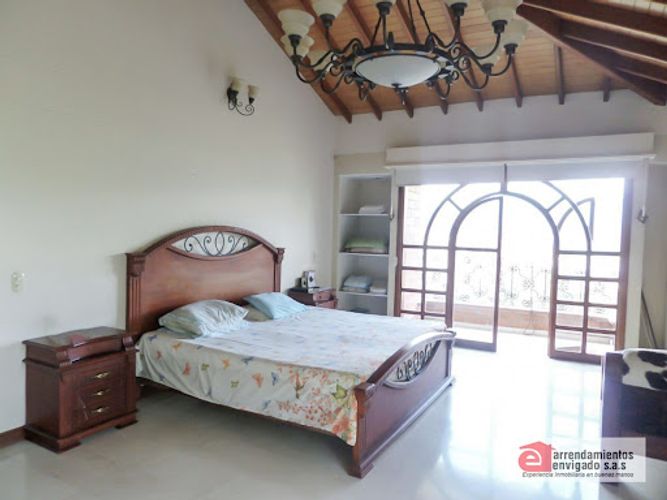 Casa de 4 alcobas en venta en Los Alcazares, Sabaneta, 600 m² · foto 9 de 23