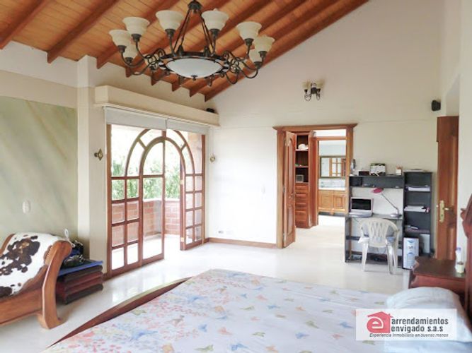 Casa de 4 alcobas en venta en Los Alcazares, Sabaneta, 600 m² · foto 11 de 23
