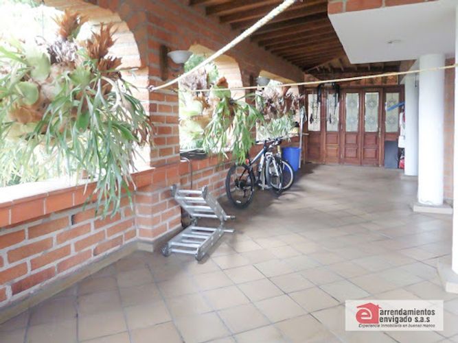 Casa de 4 alcobas en venta en Los Alcazares, Sabaneta, 600 m² · foto 12 de 23