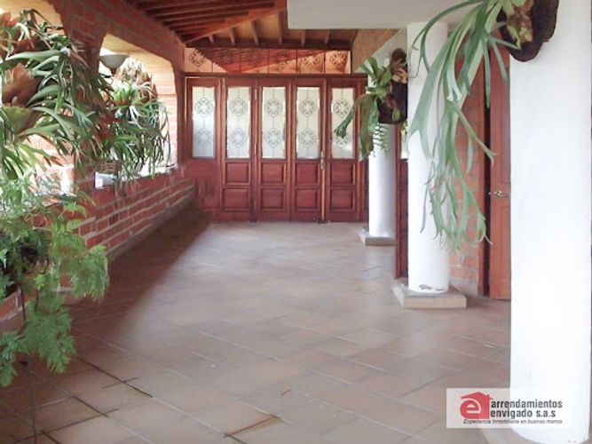 Casa de 4 alcobas en venta en Los Alcazares, Sabaneta, 600 m² · foto 14 de 23