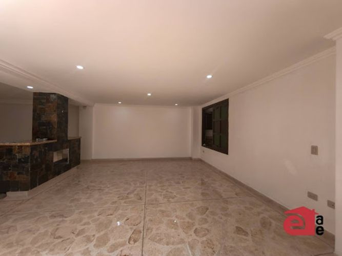 Casa de 5 alcobas en venta en La Doctora, Sabaneta, 520 m² · foto 3 de 24