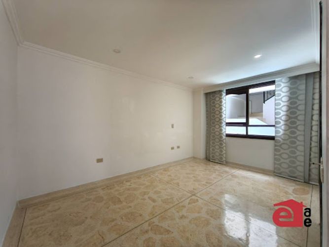 Casa de 5 alcobas en venta en La Doctora, Sabaneta, 520 m² · foto 11 de 24