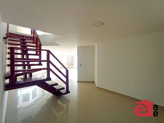 Apartamento de 5 alcobas en venta en Aves Maria, Sabaneta, 326 m² · foto 4 de 24