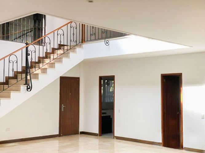 Casa de 3 alcobas en venta en El Tesoro, Medellín, 480 m² · foto 2 de 7