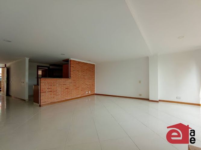 Casa de 3 alcobas en venta en Aves Maria, Sabaneta, 340 m² · foto 3 de 24