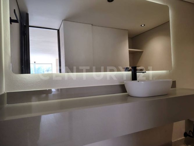 Apartamento de 3 alcobas en arriendo en El Poblado, Medellín, 205 m² · foto 3 de 22