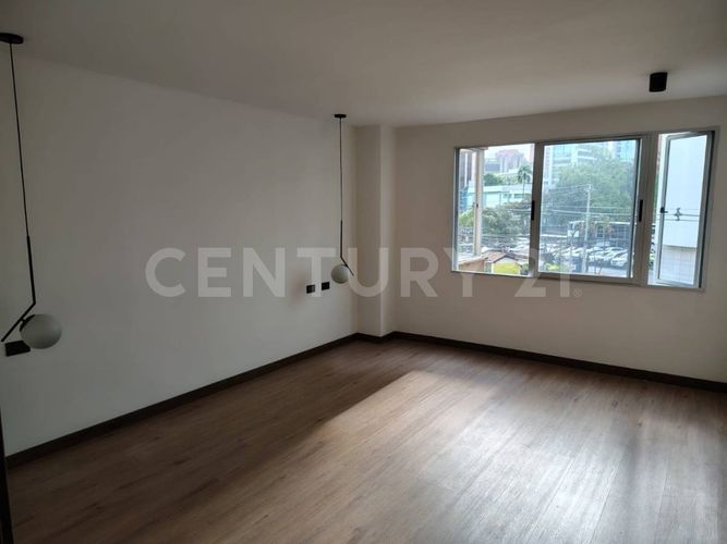 Apartamento de 3 alcobas en arriendo en El Poblado, Medellín, 205 m² · foto 12 de 22