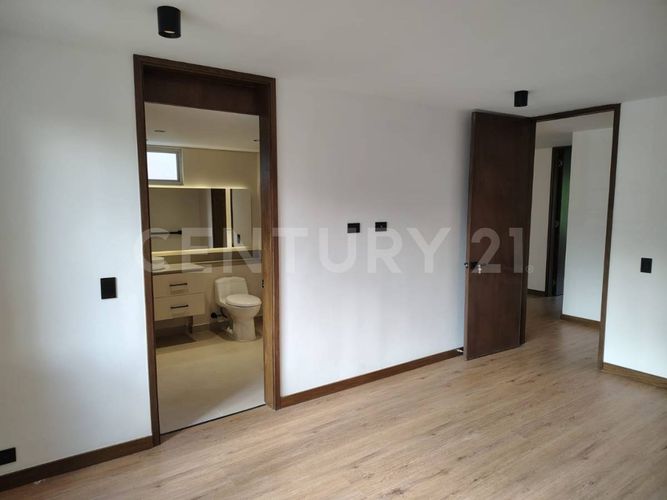 Apartamento de 3 alcobas en arriendo en El Poblado, Medellín, 205 m² · foto 13 de 22