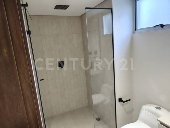 Apartamento de 3 alcobas en arriendo en El Poblado, Medellín, 205 m² · foto 20 de 22