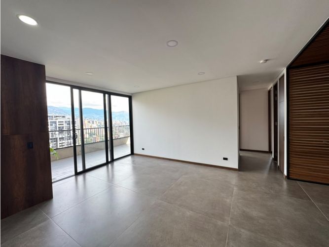 Apartamento de 2 alcobas en arriendo en Altos Del Poblado, Medellín, 98 m² · foto 4 de 14