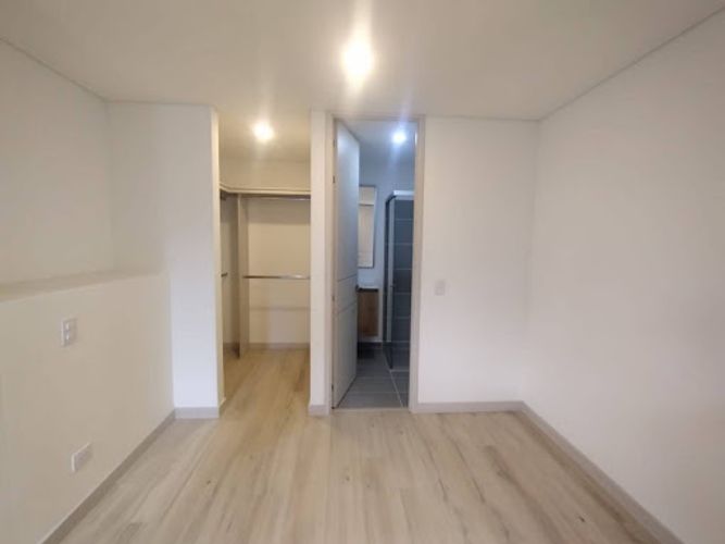 Apartamento de 3 alcobas en venta en La Aldea, Sabaneta, 65 m² · foto 9 de 13
