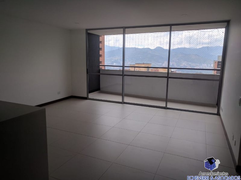 Apartamento en arriendo en Loma De Los Gonzalez, Medellín · foto 3 de 12