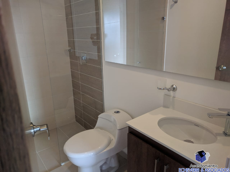 Apartamento en arriendo en Loma De Los Gonzalez, Medellín · foto 5 de 12