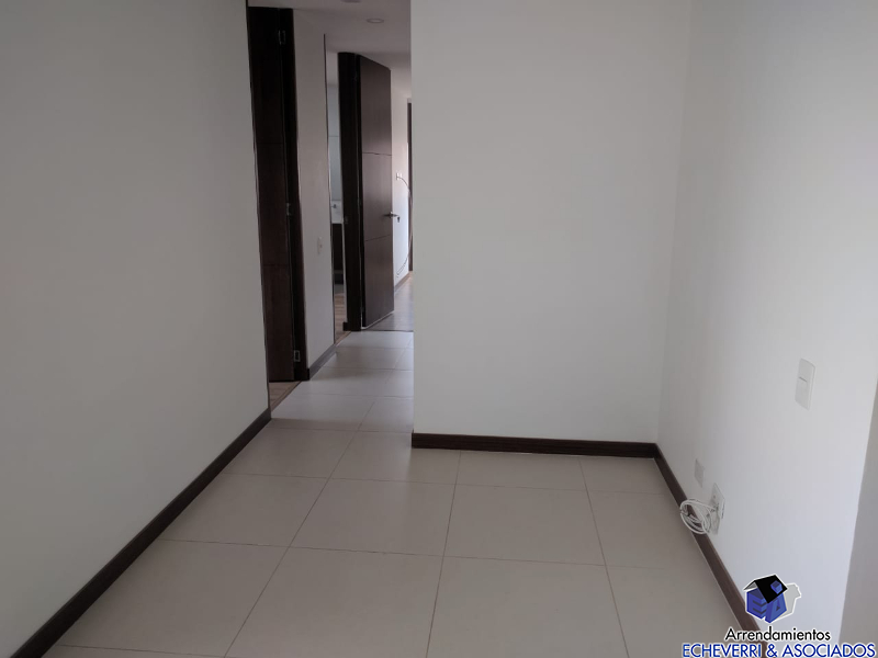 Apartamento en arriendo en Loma De Los Gonzalez, Medellín · foto 8 de 12