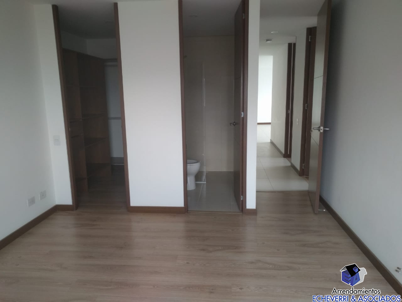 Apartamento en arriendo en Loma De Los Gonzalez, Medellín · foto 9 de 12