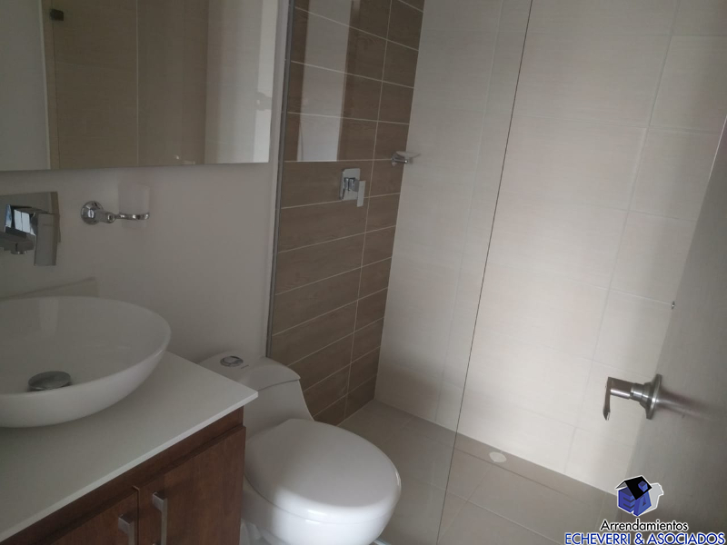 Apartamento en arriendo en Loma De Los Gonzalez, Medellín · foto 10 de 12