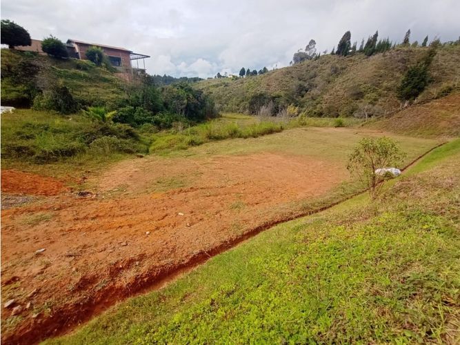 Lote en venta en La Mosca, Guarne, 2563 m² · foto 2 de 5